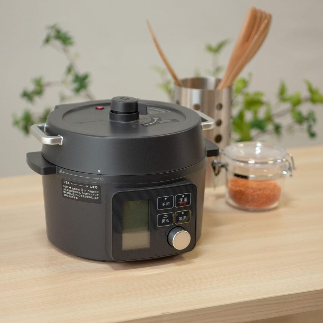 アイリスオーヤマ電気圧力鍋 シックなデザイン
