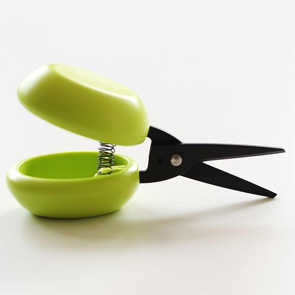 黄緑色のカバーなしcastaはさみ