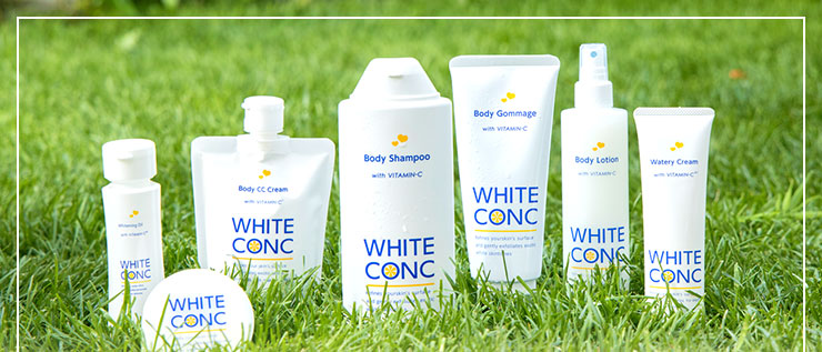 芝生の上のホワイトコンク