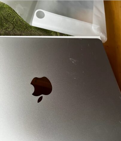 傷あり整備品Macbook